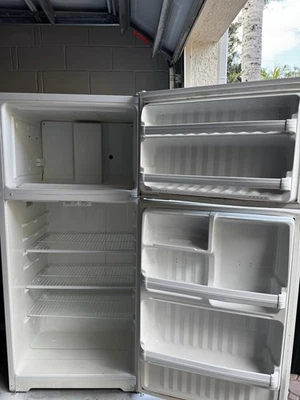 Hotpoint Refrigerator HOTPOINT® ENERGY STAR® 15.6 CU. FT. - Image 1 of 4