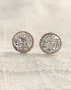 14k White Gold CZ Stud Earring 6.7mmDia. - Picture 1 of 4