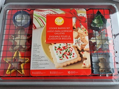 Wilton-Cookie Juego de Regalo para Hornear Navidad Sartén 12 Piezas, Estante de Enfriamiento Cortadores de Hojas Foto 1 de 4