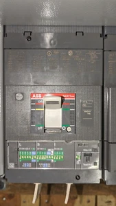 Interruptor de circuito ABB SACE TMax XT4L 250 XT4LU3060FYG000XXX 3P 60A Ekip LSI Trip - Imagen 1 de 7