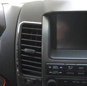 D Chrom Rahmen für Nissan Navara D40 Pathfinder Lüftungsschacht (mit Navi) - Picture 1 of 3