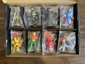 Juego de 8 figuras Imaginext Superhero Showdown nuevo - caja dañada - Imagen 1 de 2