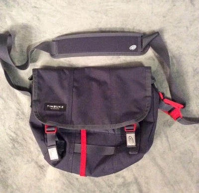 Timbuk2 Classic M 10.4"x19.3"x7.9" Messenger Bag- Ballistic Nylon Navy Blue/Red - Imagem 1 de 4