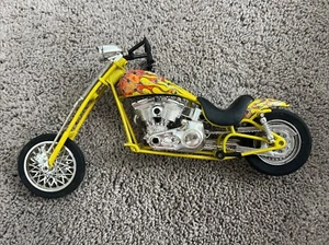 37849 NEW RAY / MOTORCYCLES / US CHOPPER JAUNE 1/12 - Picture 1 of 5