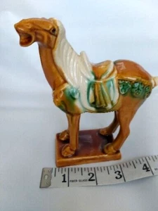 Caballo de guerra de cerámica de la dinastía Tang china con esmalte Sancai MARRÓN - Imagen 1 de 6