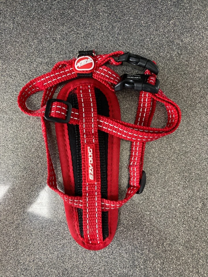 EZYDOG НАГРУДНИК СОБАКИ РЕМЕНЬ ОЧЕНЬ МАЛЕНЬКИЙ (КРАСНЫЙ) НОВЫЙ БЕЗ ЯРЛЫКОВ - Изображение 1 из 1