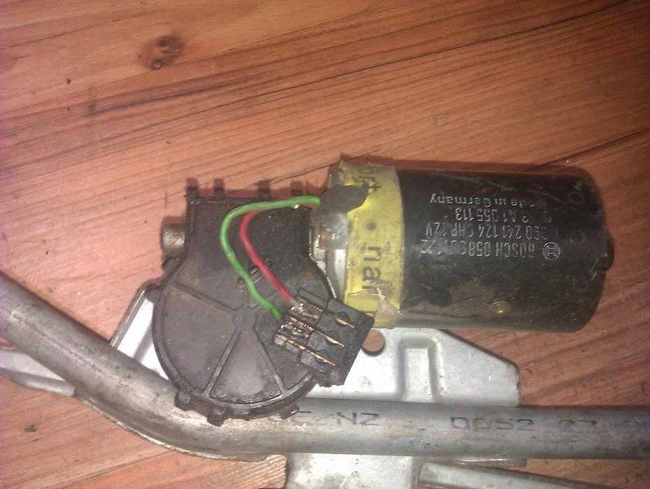 Motor limpiaparabrisas delantero Volkswagen Passat 1996 0390241124, #66165-01 Foto 1 de 1