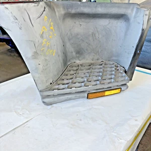 99 TO 2004 MITSUBISHI FUSO FH RIGHT FRONT CAB STEP GOOD SEE PICS - Picture 1 of 3