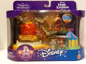 Disney MAGICAL KINGDOM Miniatures DUMBO RIDE 2000 Spielset - 26331 - NEU - Sealed - Bild 1 von 8