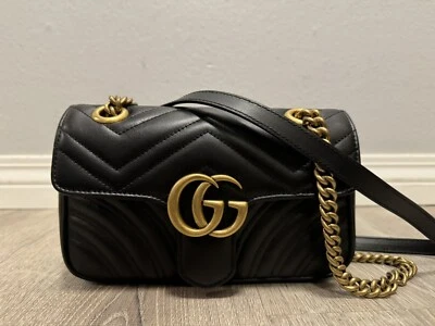 NOVA Bolsa de Ombro Gucci GG Marmont Pequena Couro Acolchoado Preto Dourado - Imagem 1 de 4