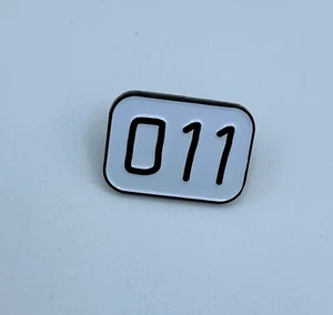 Stranger Things Eleven 011 Nummernschild Emaille Pin - Bild 1 von 3
