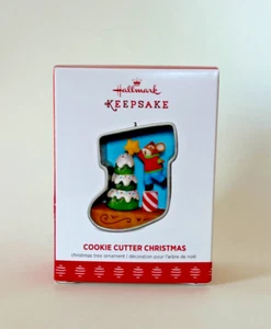 2017 Cookie Cutter Christmas #6 - Hallmark Ornament - Mouse in Stocking - NEW - Picture 1 of 5