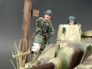 1/35 Built Painted WWII German Panzergrenadier Vehicle Mount Soldier A Figure - Picture 1 of 12