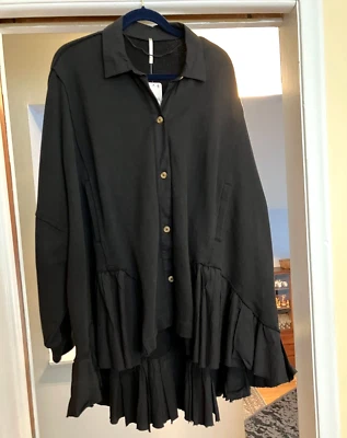 NWT FREE PEOPLE Black Button Down Ruffled Sweatshirt size MEDIUM - Imagem 1 de 4