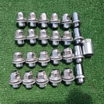 24 cerraduras de fábrica OEM Toyota Lugnuts llave FJ Cruiser Tacoma Tundra rueda 4Runner Foto 1 de 4