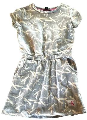 Vestido Calvin Klein Niñas S 7 Logo Mangas Cortas Pullover Bolsillos Cintura Elástica Foto 1 de 4
