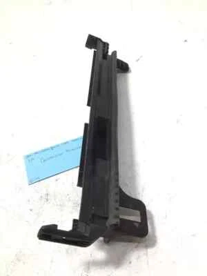 Mercedes Benz C300 2011 4Matic soporte condensador izquierdo ## Foto 1 de 4