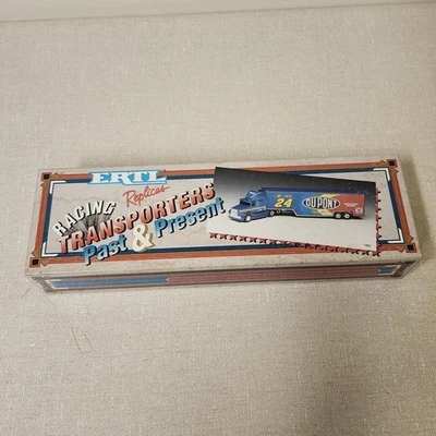 Ertl 1/64 Jeff Gordon DuPont Racing Team Freightliner cabina con remolque 1993... Foto 1 de 4