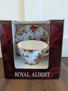 Royal Albert Teetasse und Untertasse Old Country Roses blauer Damast neu im Paket - Bild 1 von 8