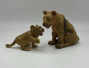 Leona Schleich vintage con cachorro pintada a mano colección de vida silvestre Safari África - Imagen 1 de 6