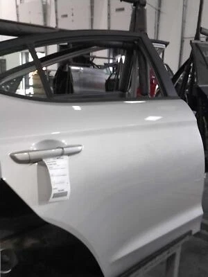 Used Rear Right Door Assembly Rear Side fits: 2018 Hyundai Elantra electric Seda - Image 1 of 4
