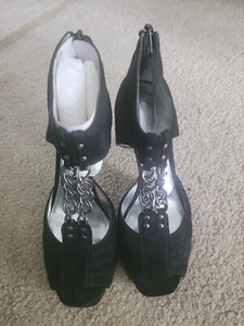 Calvin Klein heels with chains size 9~FREE SHIPPING! Black/silver good condition - Picture 1 of 10