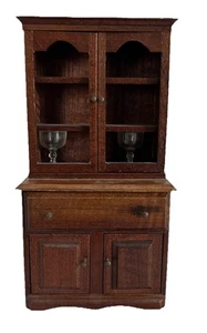 Vintage Holz Puppenhaus Porzellan Schrank - Maßstab 1:12 - funktionierende Türen & Schublade - Bild 1 von 6