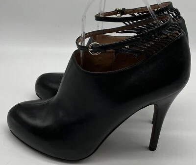 Bota de tornozelo Valentino preta de couro com alça no tornozelo plataforma tamanho 38,5 - Imagem 1 de 4