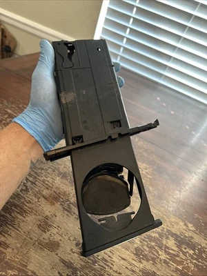 Porta-copos lateral direito do passageiro BMW E90 328/330/335/M3 2006-2011 FABRICANTE DE EQUIPAMENTO ORIGINAL. U - Imagem 1 de 4