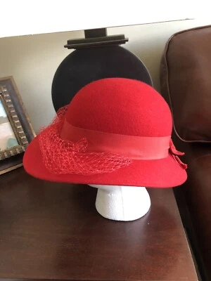 Vestido de invierno vintage Lancaster 100 % lana roja sombrero formal Foto 1 de 4