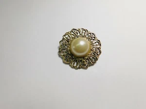 Off White Kunstperle Cabochon goldfarben Metall Brosche Vintage - Bild 1 von 7