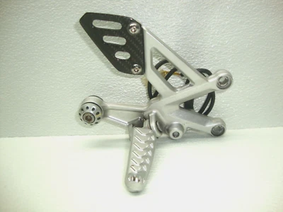 10-14 APRILIA RSV4 R JUEGO TRASERO DERECHO ESTRIBA CONDUCTOR REPOSAPIÉS TOPE 2010 Foto 1 de 4