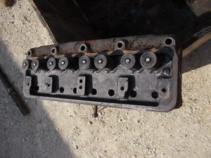Case VAC tractor engine motor front cylinder head w/ valves - Picture 1 of 10