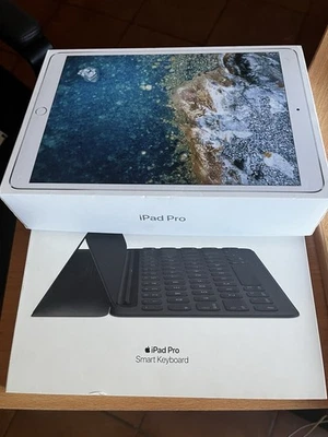iPad Pro 10.5 WiFi 256 GB - 2017 + Smart Keyboard - Imagen 1 de 4