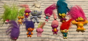 2015 Trolls Movie 12 Miniature Figures - Picture 1 of 3
