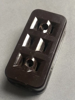 Leviton 3-стороннее настенное крепление переменного тока настенное крепление розетка питания 15A-125V 40s коричневый бакелит - Изображение 1 из 4