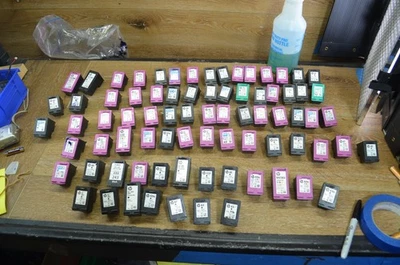 Lote de 61 Cartuchos de Tinta Vacíos Canon 81HP Negro y Tricolor y XL Nunca Recargados Foto 1 de 4