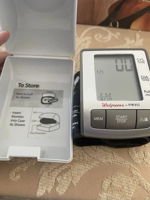Monitor de presión arterial manguito muñeca Homedics Foto 1 de 4