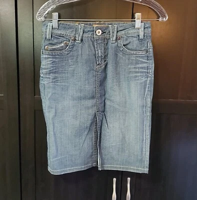 Falda vaquera Yanuk talla 0 bolsillos delanteros y traseros con abertura central delantera hasta la rodilla Foto 1 de 4