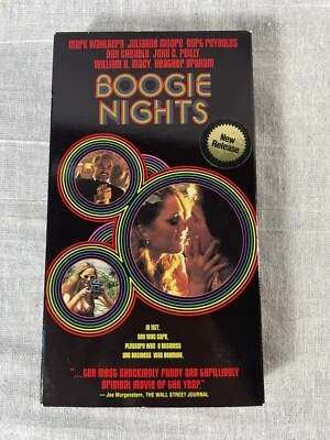 Boogie Nights (VHS, 1998) - Mark Wahlberg - Julianne Moore - Burt Reynolds VGC - Image 1 of 4