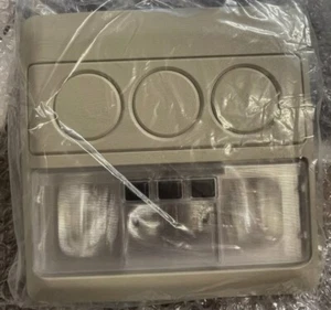 LAND ROVER DISCOVERY LR3 LR4 SECOND ROW SEAT INTERIOR DOME ROOF LIGHT OEM NEW - Picture 1 of 3