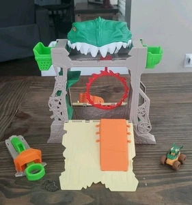 Monster Jam Dragon Dungeon of Doom Spielset komplett mit 1:87 Diecast Monstertruck - Bild 1 von 10