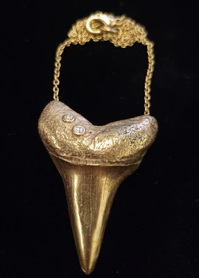 Ожерелье модернистское Gerard Yosca золотая цепочка с подвеской в виде зуба акулы - Изображение 1 из 4