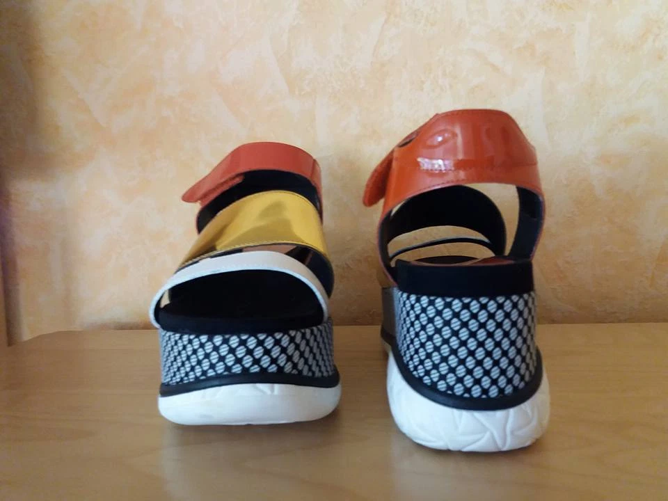 MEGA Alba Moda Keil Sandalette NEU Gr. 41 F orange weiss gold Nappa Glanz Leder  - Bild 1 von 4