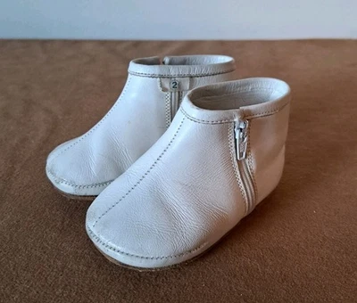 Zapatos de bebé mocasín de cuero blanco parte superior alta talla 2 cremallera lateral  Foto 1 de 4