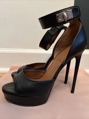 Tacones Givenchy Foto 1 de 4