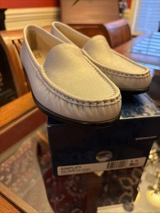 New Box SAS Simplify Women's Silver Cloud Comfort Shoes 9 N Narrow width - Picture 1 of 6