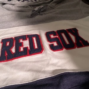 Boston Red Sox Womens Hoodie  Large Spellout Size large New With Tag. WOW ❤️❤️ - Bild 1 von 8