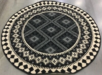 BLACK / CREME 5'-3" X 5'-3" Flaw in Rug, Reduced Price 1172654452 VER099-0421-5R - Image 1 of 4