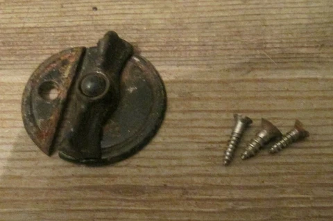 NOS Vintage Bow Tie Cabinet Cubboard Latches w Keeper Round Plate Style w Screws Cover